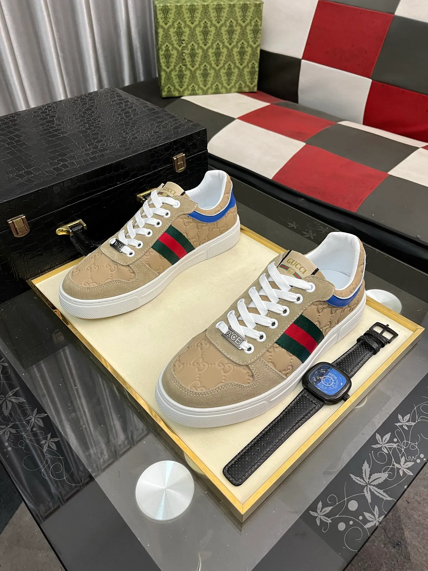 Men's Men's Shoes💰440⌚️⌚️【GUCCI】Gucci men's latest white shoe series casual shoes! The official website is built 1:1. Upper: Made of imported cowhide, with electric embroidery ➕Inner lining: Made of high-quality first-layer pigskin, soft and comfortable. Picky material selection and exquisite workmanship give you the best enjoyment. Size: 38-44 yards, 3️⃣ colors available.